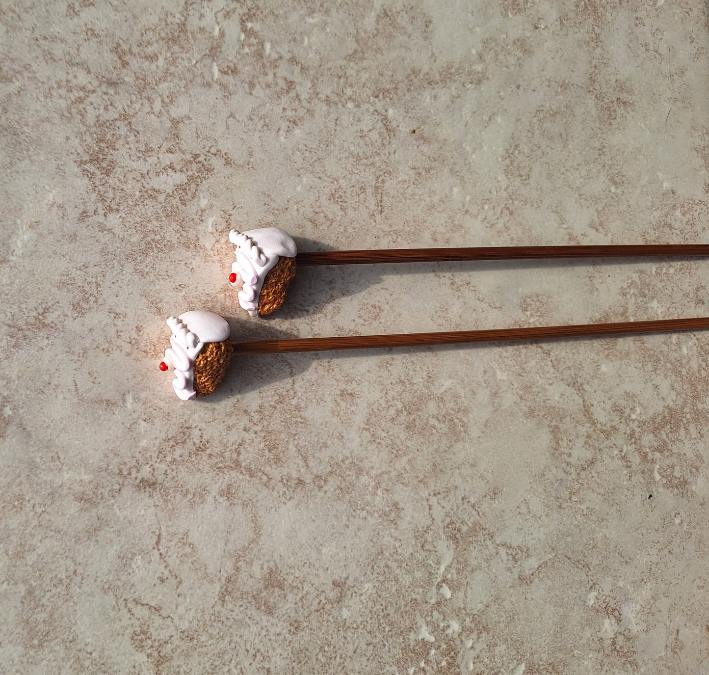 Set of 2 cake slices knitting needles / polymer clay knitting needles / decorative piece of cake knitting needles knitting accessory crochet