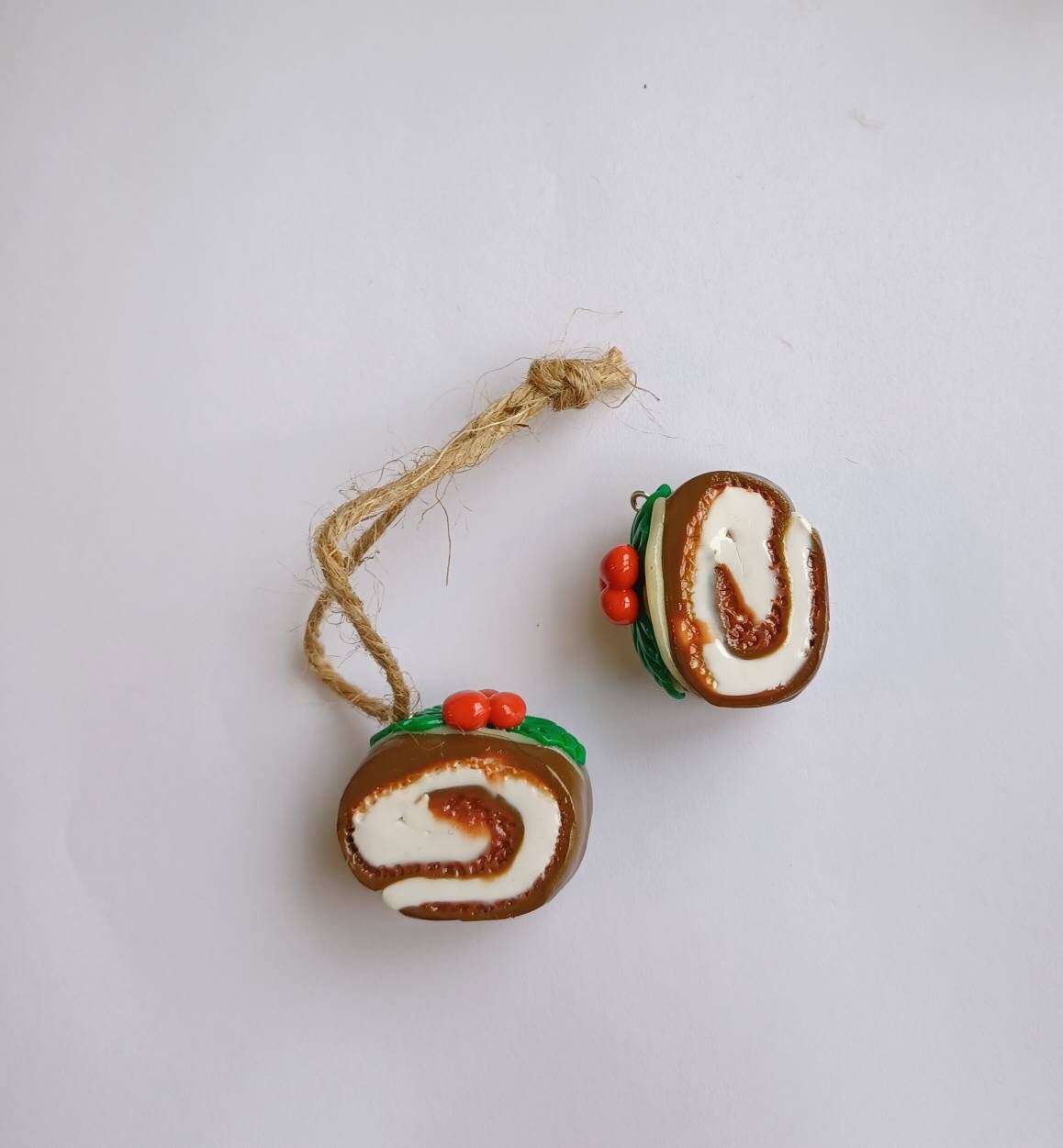 Christmas yule log ornament / Christmas dessert cake ornament / polymer clay christmas ornament / polymer clay yule log cake roll ornament