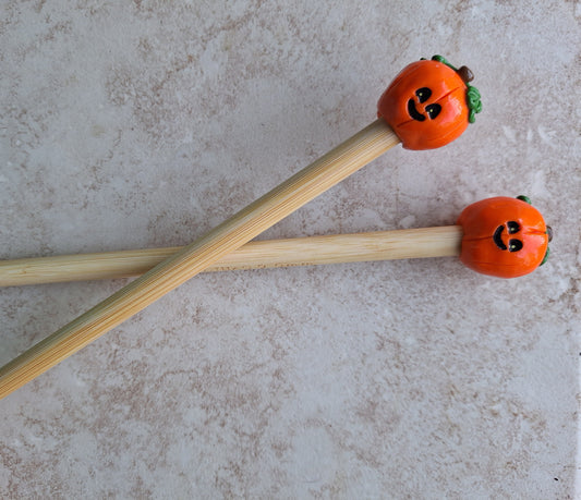 Set of 2 pumpkin jackolantern knitting needles / polymer clay knitting needles / decorative fall halloween needles knitting accessory croche