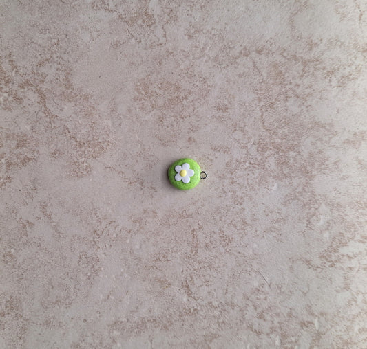 Kawaii round green speckle white daisy charms / polymer clay daisy charms / kawaii flower charms / daisy plant jewelry charm stitchmarker