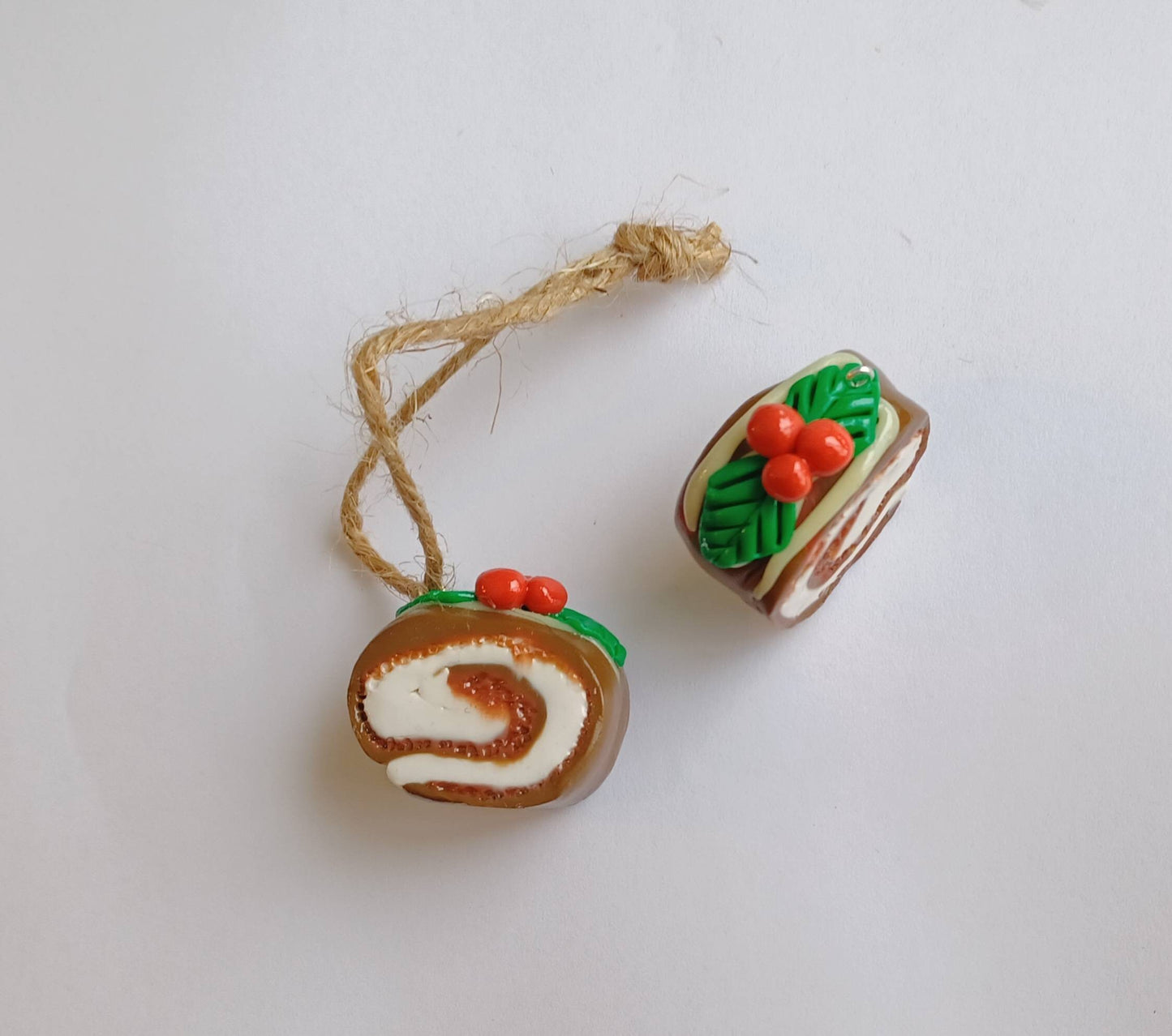 Christmas yule log ornament / Christmas dessert cake ornament / polymer clay christmas ornament / polymer clay yule log cake roll ornament