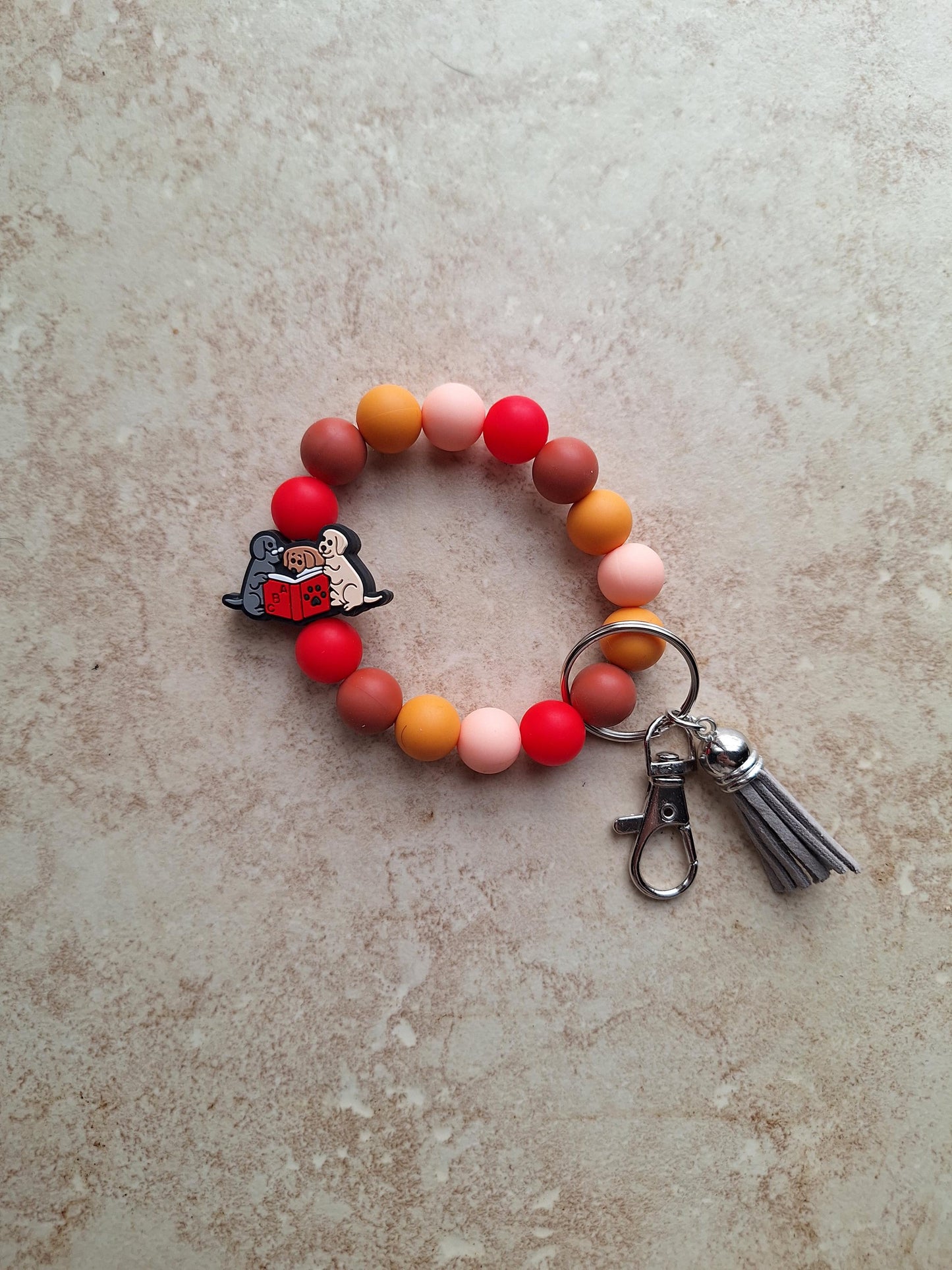 Silicone beaded wristlet keychain dogs with book / labrador puppy silicone beaded wristlet keychain / dog mom bag accessories key chain gift