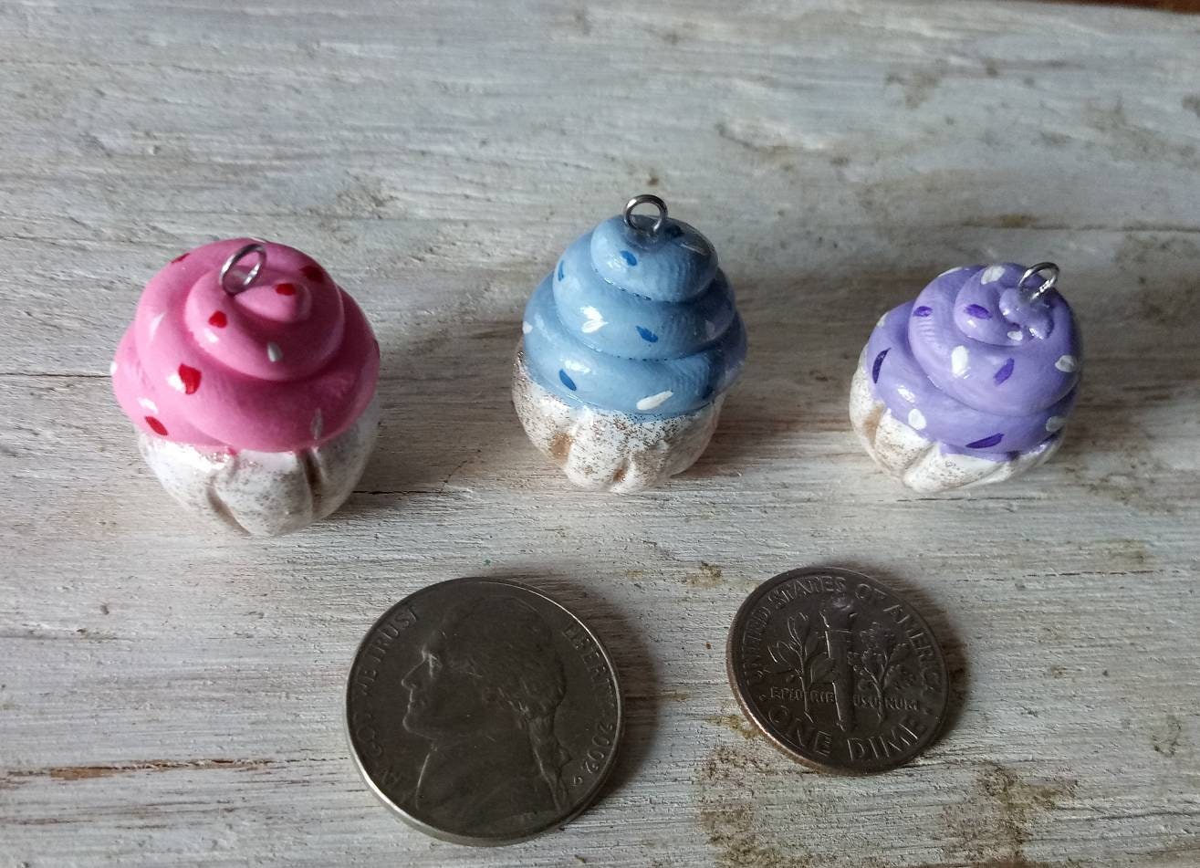 Kawaii cupcake charms / polymer clay cupcake dessert charms / kawaii food charms / kawaii food jewelry