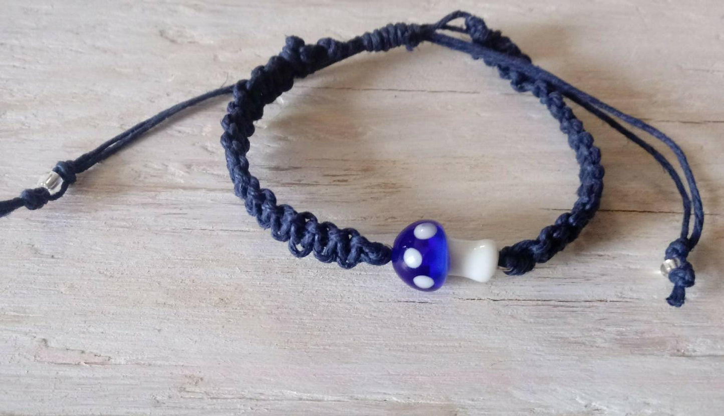 Adjustable hemp toadstool bracelet / adjustable hemp bracelet / hemp jewelry / Adjustable hemp mushroom bracelet