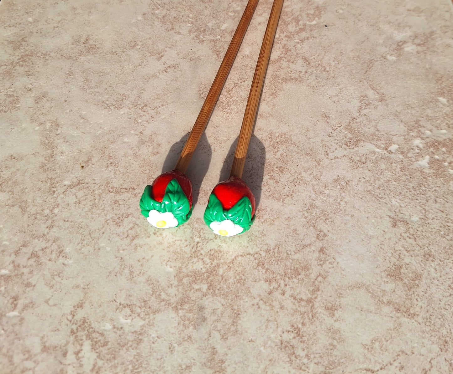Set of 2 red strawberry knitting needles / polymer clay knitting needles / decorative strawberry knitting needles knitting accessory crochet