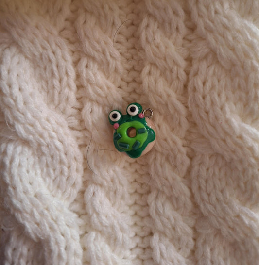 Polymer clay green frog donut charms / polymer clay frog sprinkle charms / kawaii donut animal charm stitchmarker progress keeper notions
