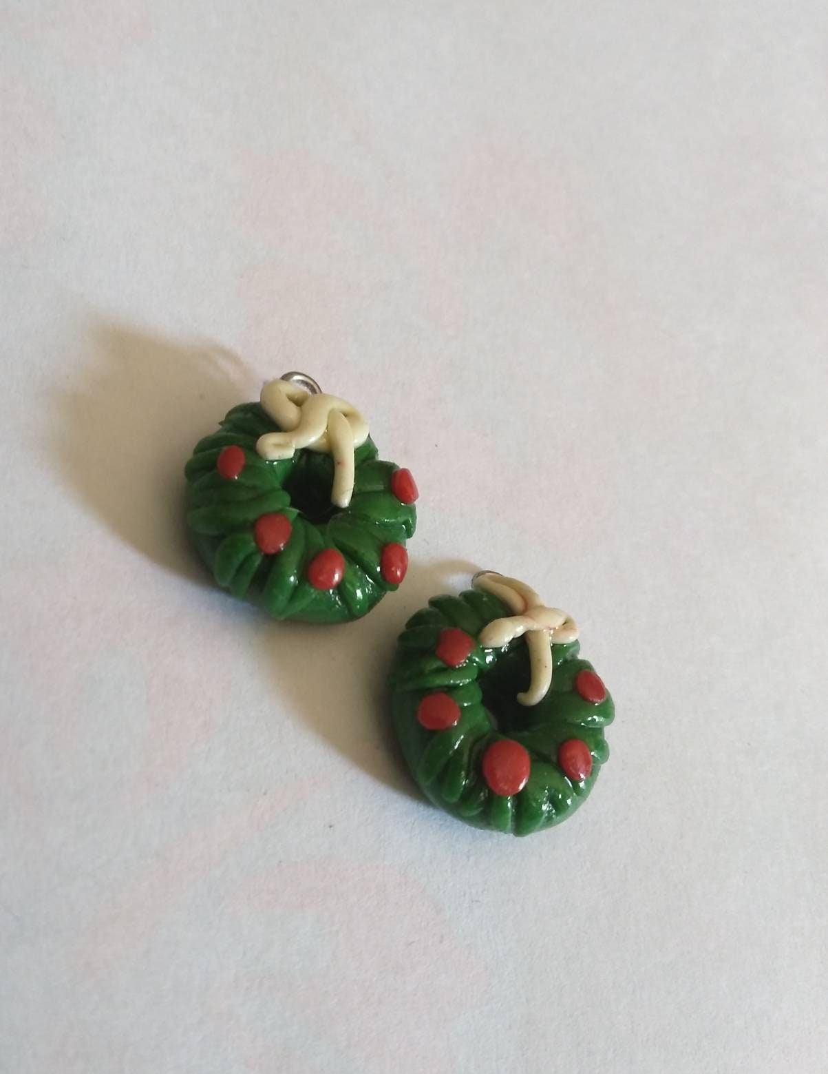 Kawaii Christmas wreath charms / polymer clay wreath charms / kawaii holiday jewelry / kawaii holiday charms