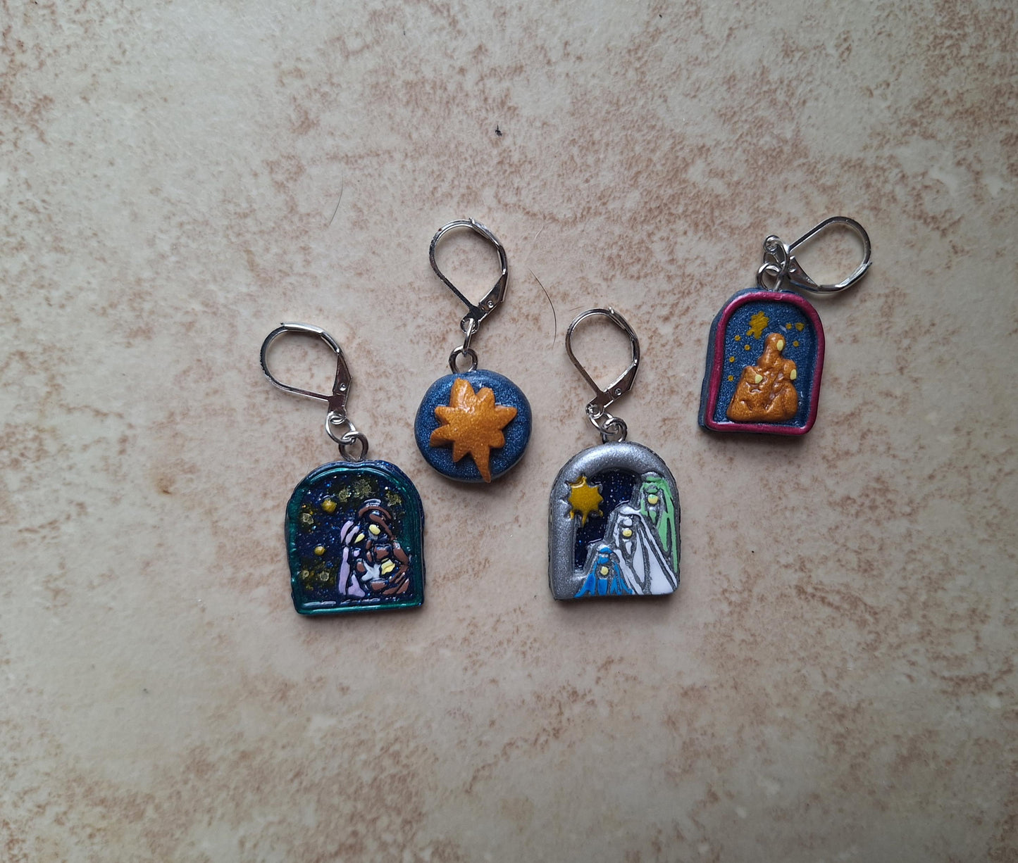 Stitch markers set 4 christmas wise men and manger scenes stitch markers / religious holiday progress keepers