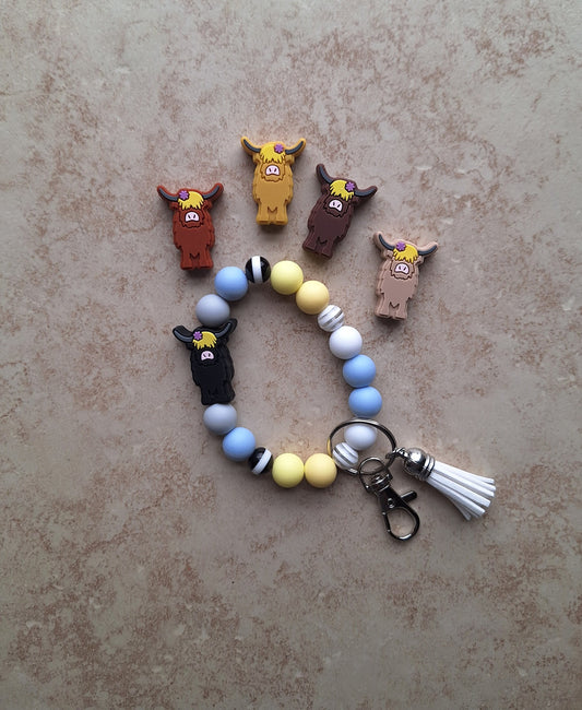 Silicone beaded wristlet keychain / tan brown highland cow silicone beaded wristlet keychain / floral cow bag accessory key chain gift