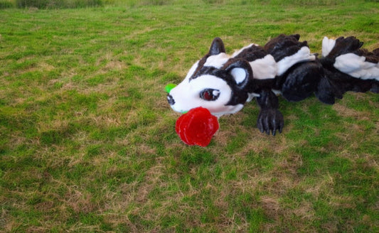 3d printed cute flexi skunk / 3d printed animals / flexi valentine skunk with rose knack Fidget figurines
