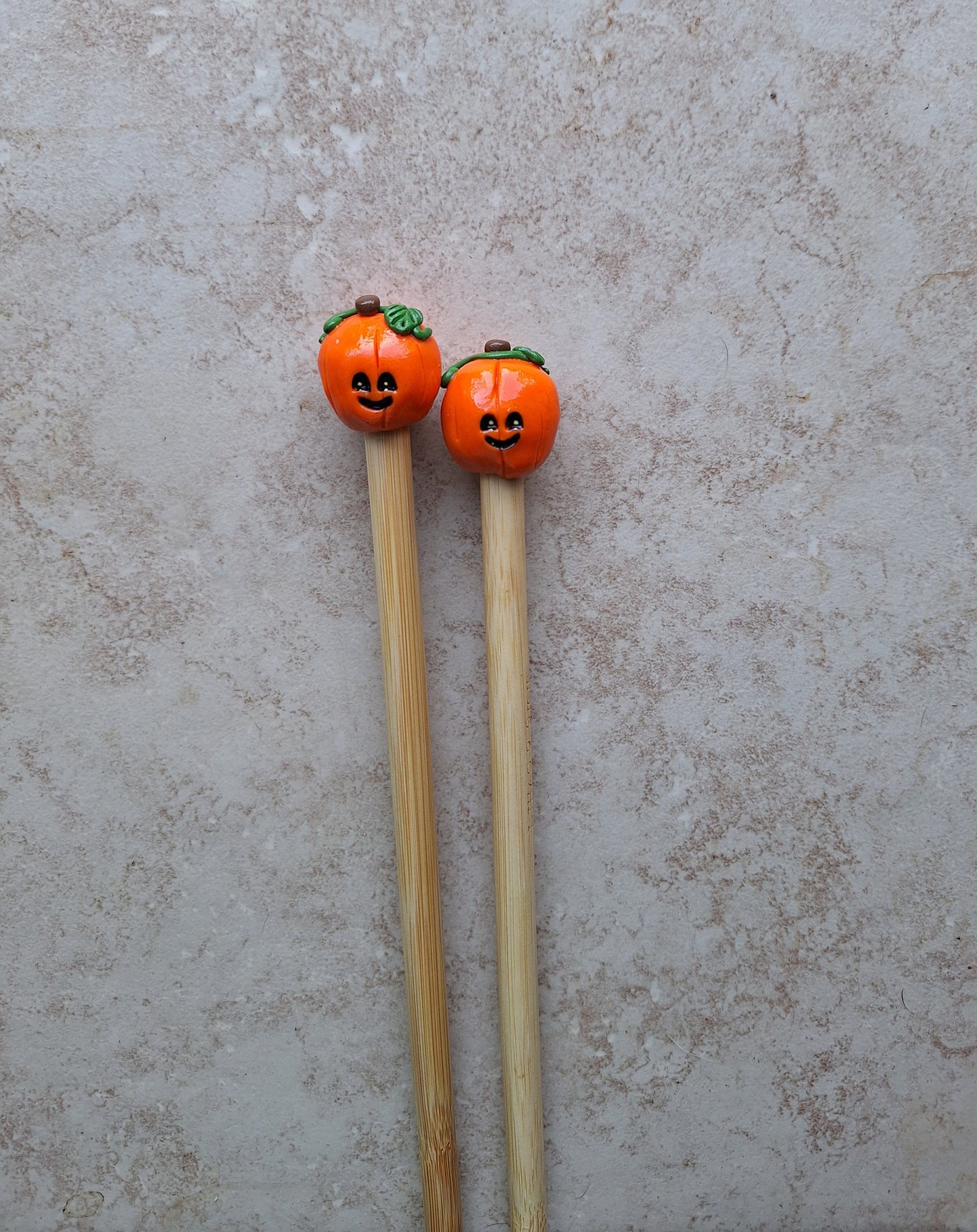 Set of 2 pumpkin jackolantern knitting needles / polymer clay knitting needles / decorative fall halloween needles knitting accessory croche