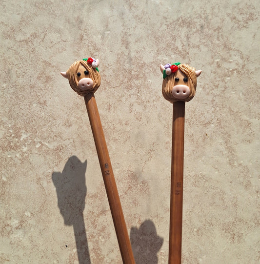 Set of 2 tan highland cow knitting needles / polymer clay knitting needles / decorative rose floral cow needles knitting accessory crochet