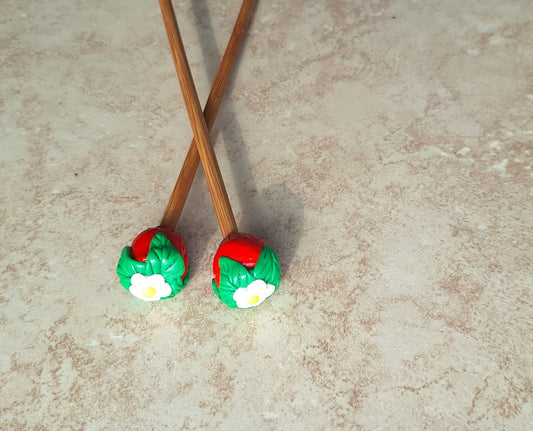 Set of 2 red strawberry knitting needles / polymer clay knitting needles / decorative strawberry knitting needles knitting accessory crochet