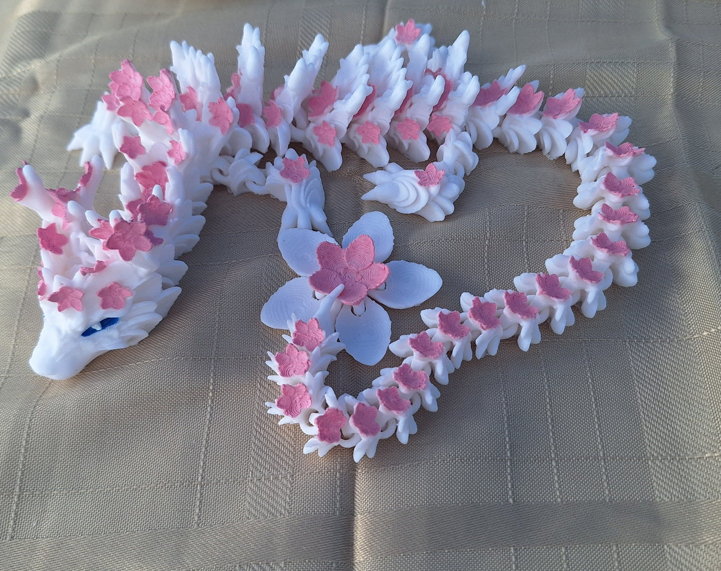 3D articulated white pink cherry blossom dragon / 3d printed dragon animals / sakura dragon knick knack Fidget figurines