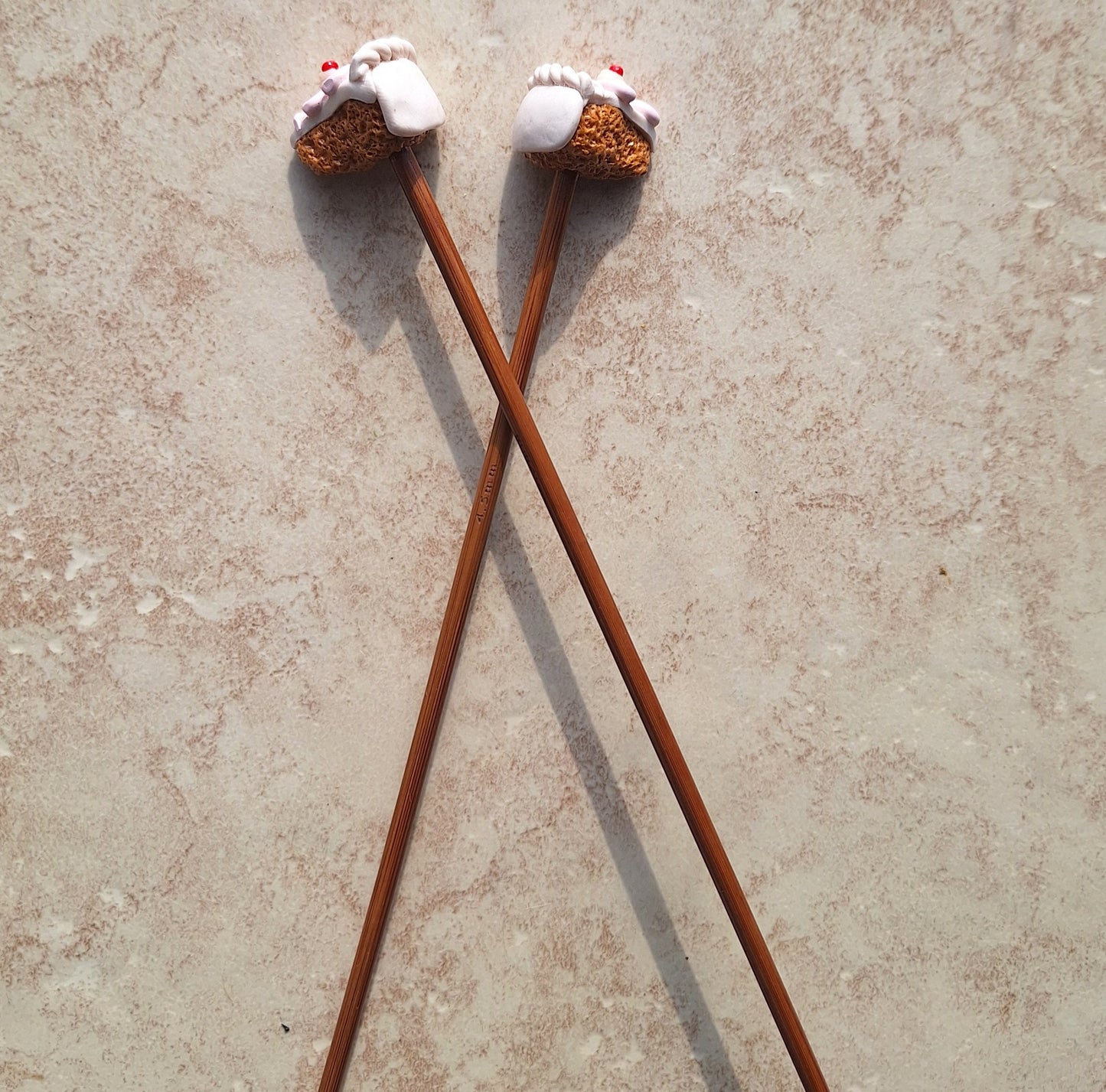 Set of 2 cake slices knitting needles / polymer clay knitting needles / decorative piece of cake knitting needles knitting accessory crochet