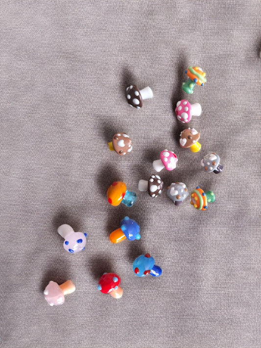 kawaii set of 5 random colorful mushroom toadstool stitch marker / set of 5 progress keeper knitting crochet charm / toadstool stitchmarker