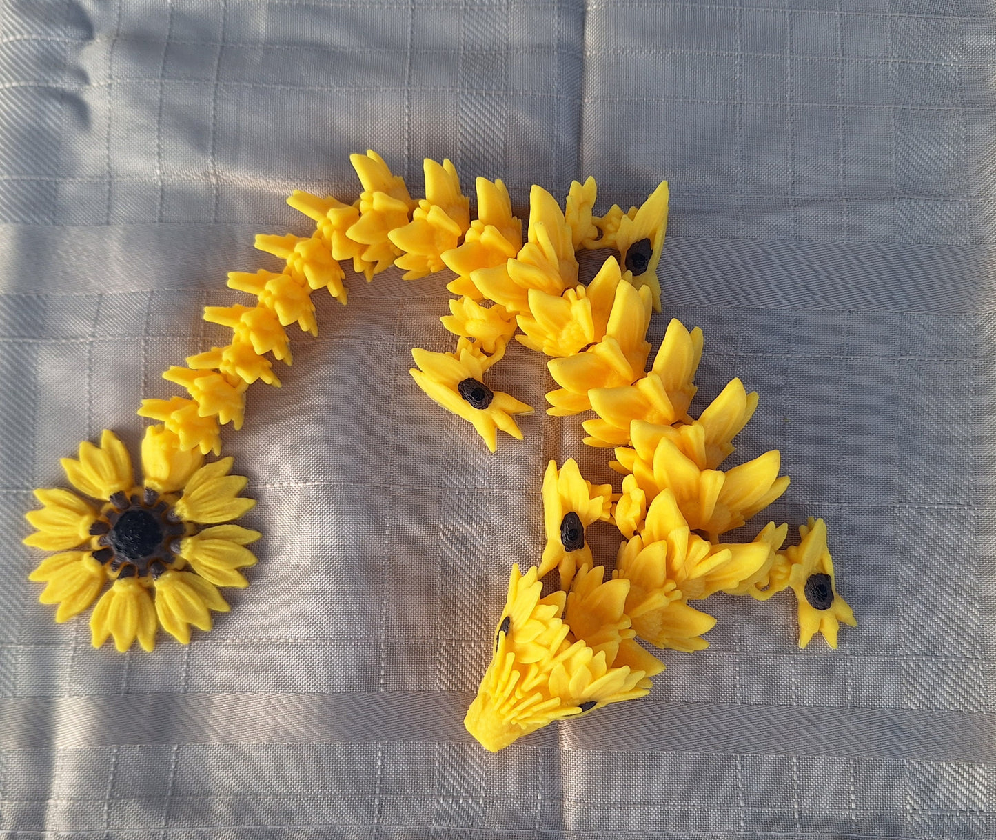 3D articulated yellow black brown sunflower dragon / 3d printed dragon animals / sunflower dragon knick knack Fidget figurines