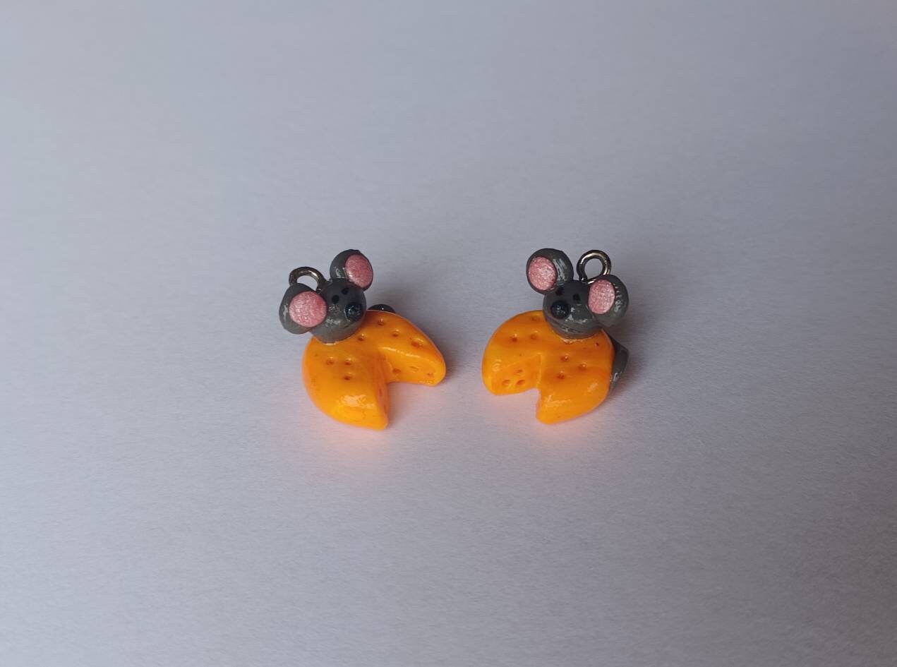 Kawaii mouse charms / polymer clay mouse in cheese charms / kawaii animal charms / kawaii mouse jewelry