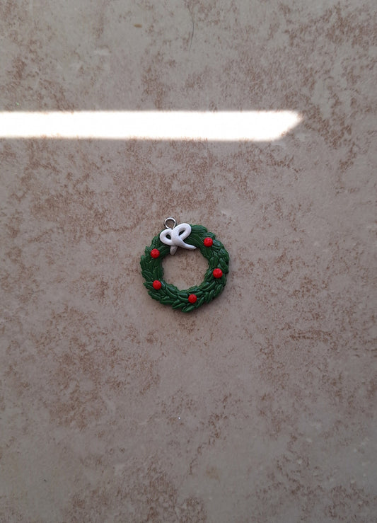 Kawaii Christmas wreath charms / polymer clay wreath charms / kawaii holiday jewelry / kawaii holiday charms