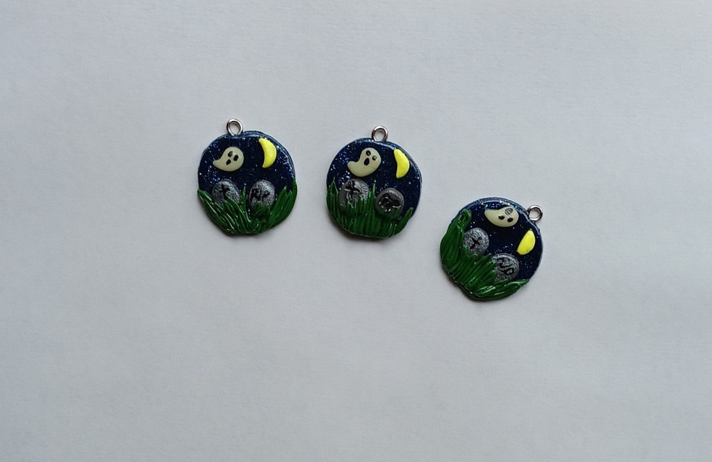 Kawaii graveyard charms / polymer clay halloween charms / kawaii clay charms jewelry / round ghost grave tombstone charms stitch markers