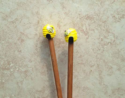Set of 2 bumble bee hive knitting needles / polymer clay knitting needles / decorative honey bee hive needles knitting accessory crochet