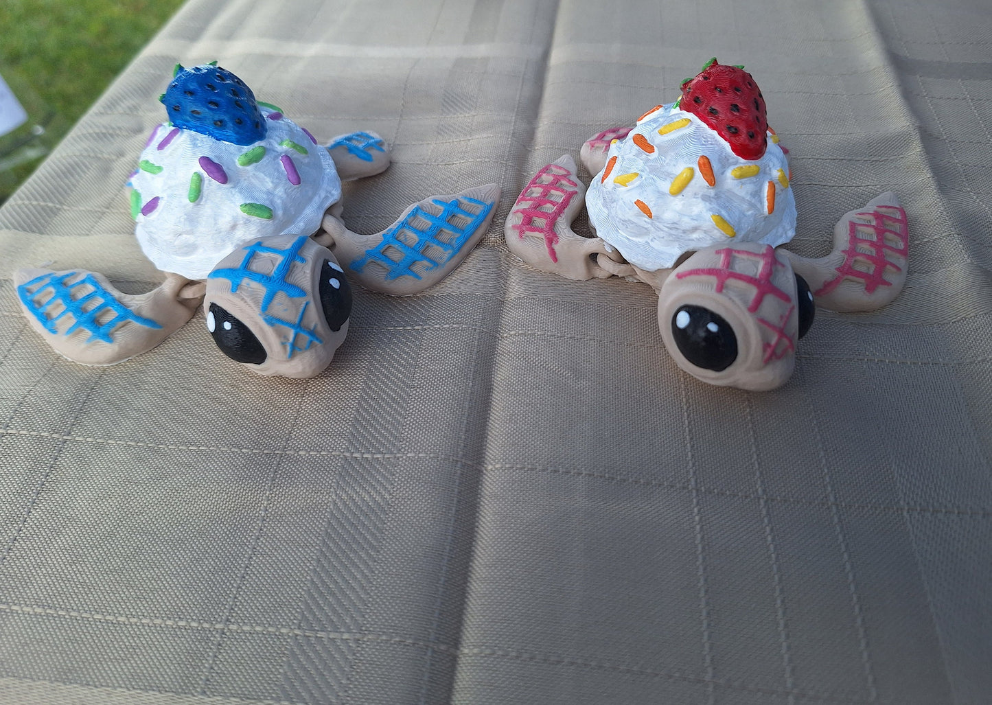 3D articulated ice cream sundae dessert turtle / 3d printed turtle animals / strawberry icecream turtle knick knack Fidget figurines