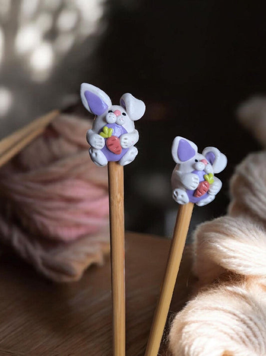 Set of 2 bunny with carrot knitting needles / polymer clay knitting needles / decorative easter knitting needles accessory