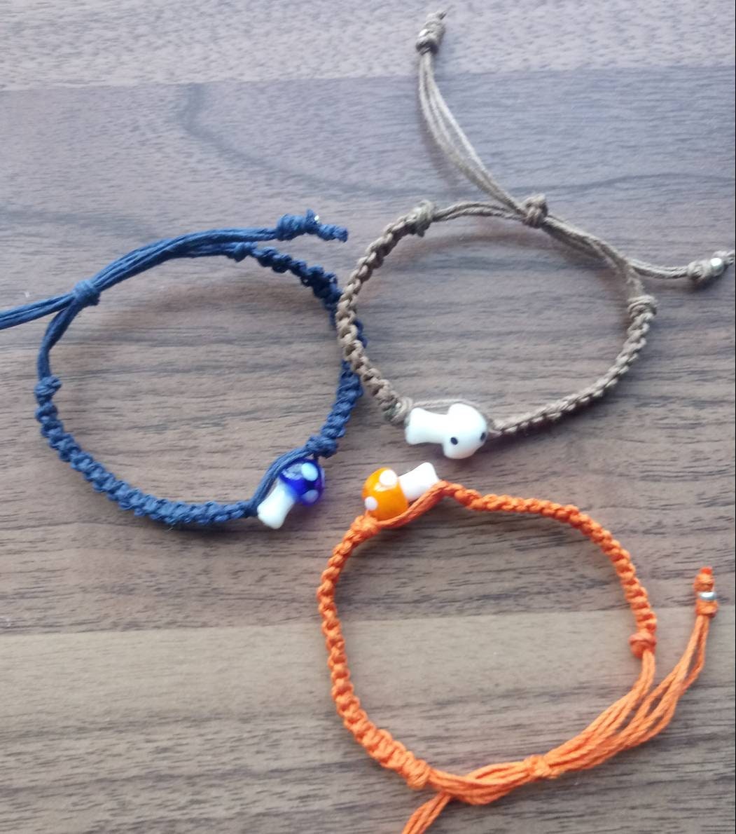 Adjustable hemp toadstool bracelet / adjustable hemp bracelet / hemp jewelry / Adjustable hemp mushroom bracelet