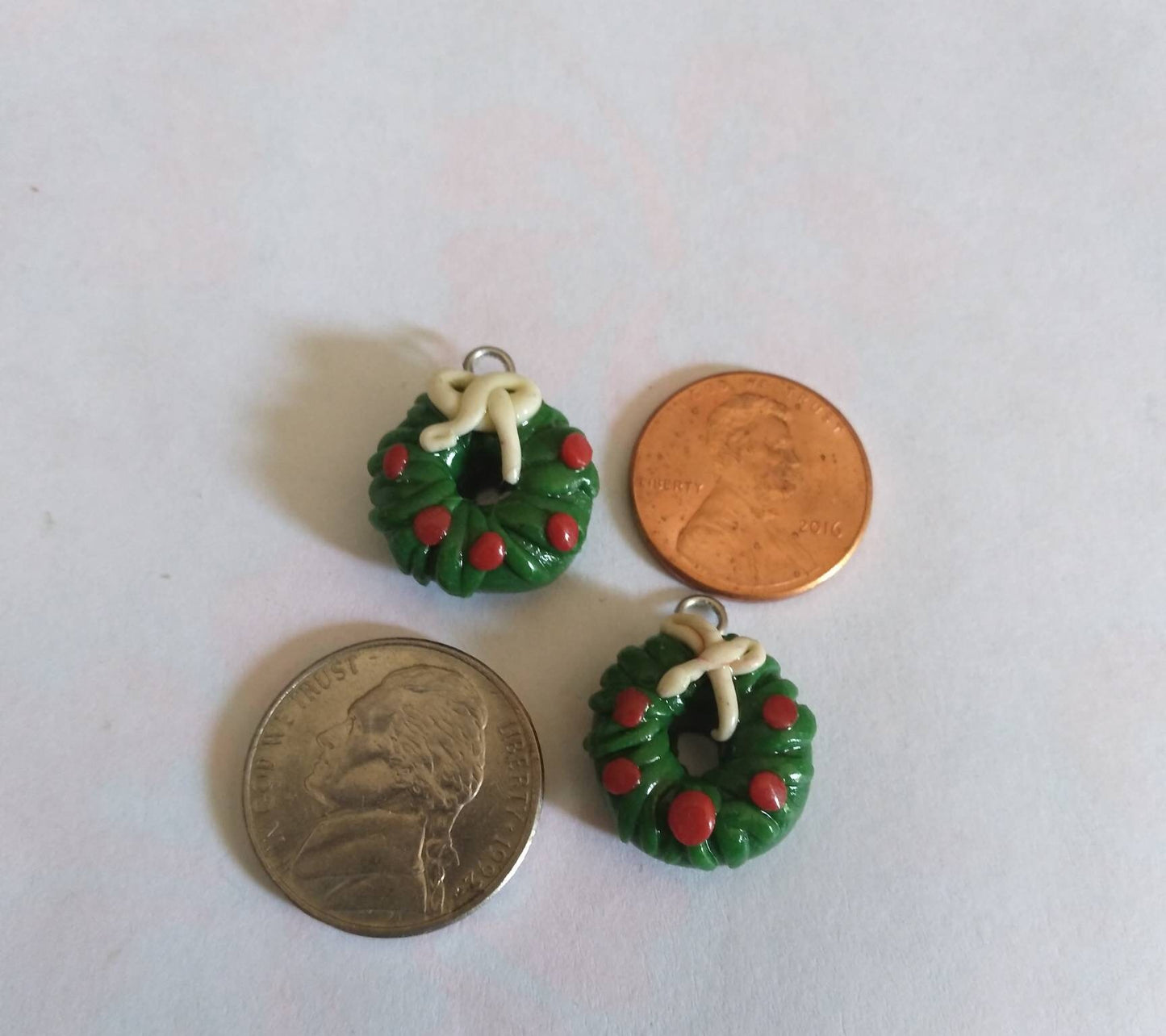 Kawaii Christmas wreath charms / polymer clay wreath charms / kawaii  holiday jewelry / kawaii holiday charms