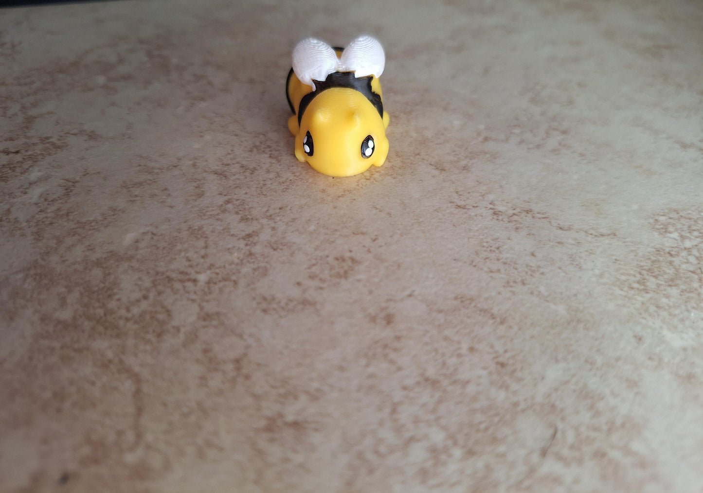 3D articulated black yellow bumblebee tumbler charm buddy / 3d printed animals tumbler handle charms Fidget bee charm colorful