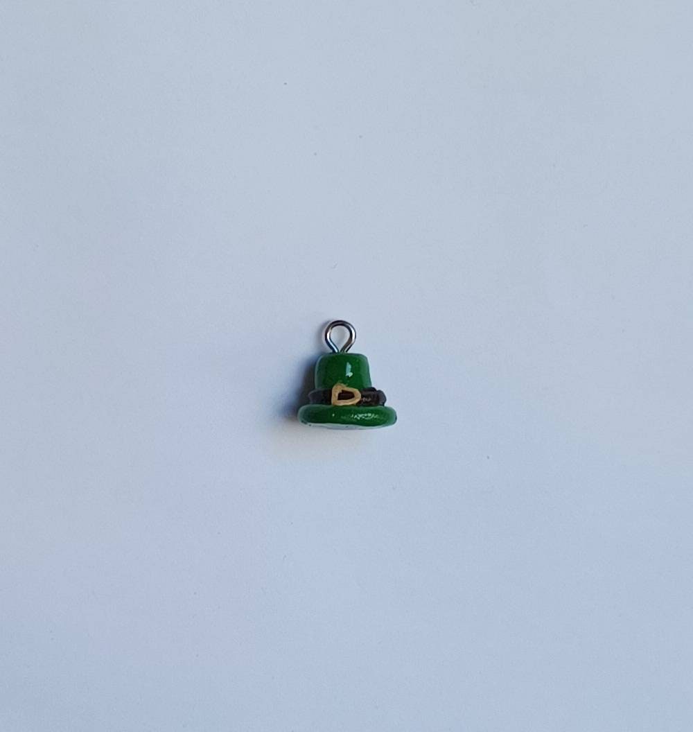 Kawaii leprechaun hat charms / polymer clay st. Patrick's day charms / kawaii lucky charms / kawaii leprechaun jewelry