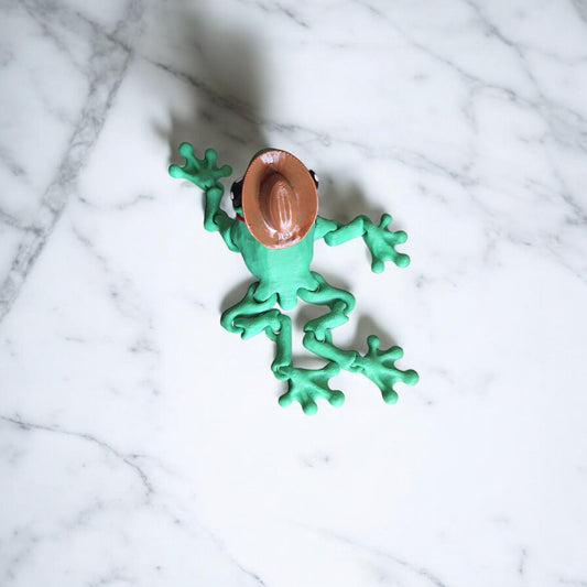 3D printed and painted articulated flexi cowboy frog / 3d printed frog animals / cowboy farm frog knick knack Fidget figurines