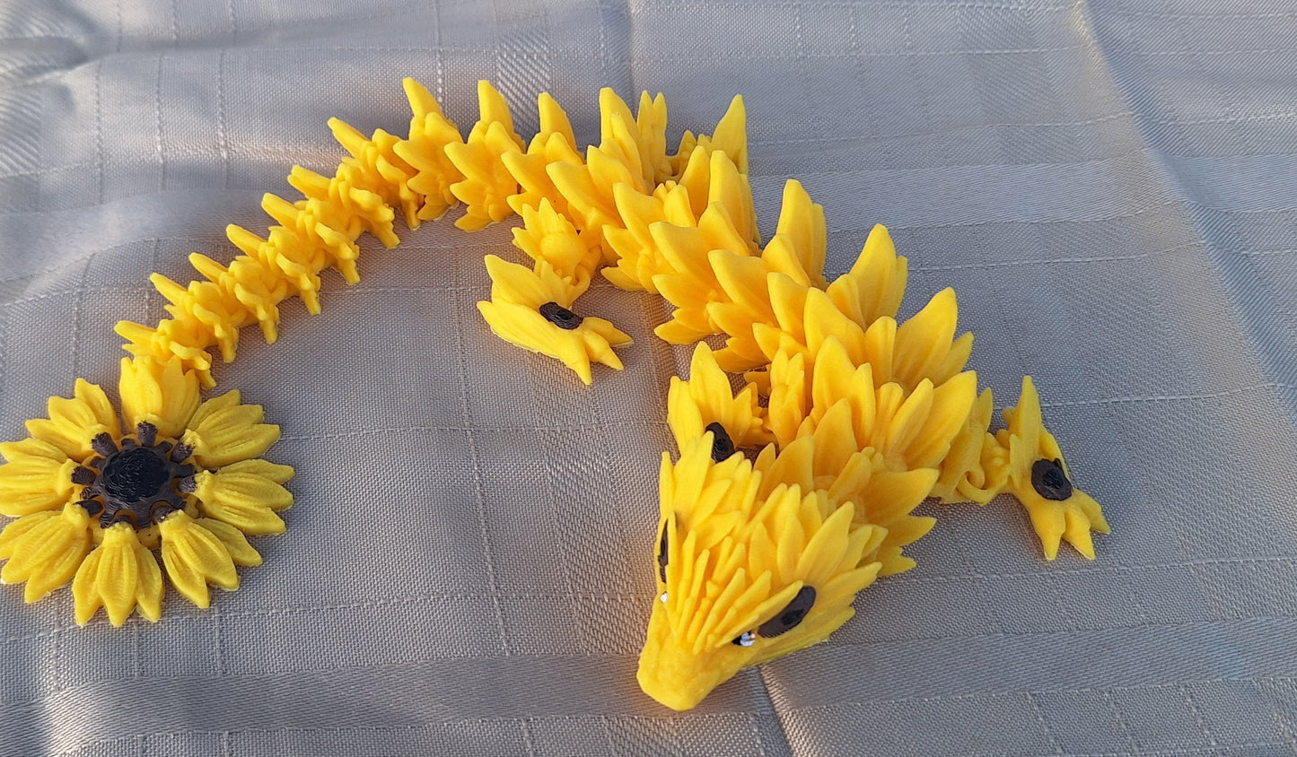 3D articulated yellow black brown sunflower dragon / 3d printed dragon animals / sunflower dragon knick knack Fidget figurines