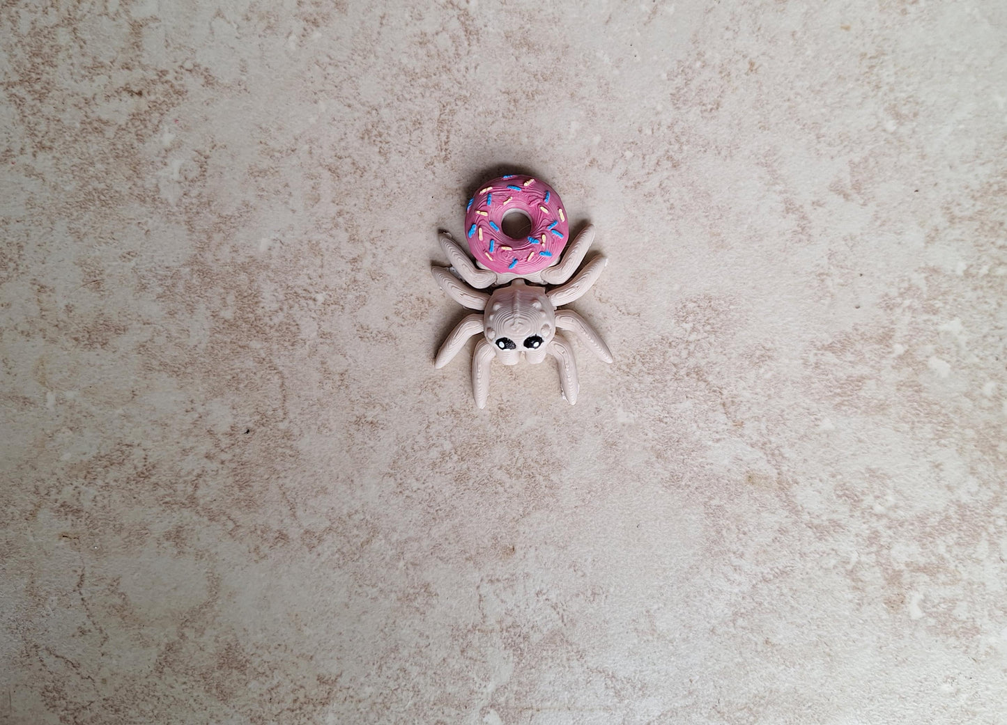 3D kawaii articulated small donut spiders / 3d printed spider insect animals / floral holiday halloween spider knick knack Fidget figurines