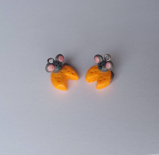 Kawaii mouse charms / polymer clay mouse in cheese charms / kawaii animal charms / kawaii mouse jewelry