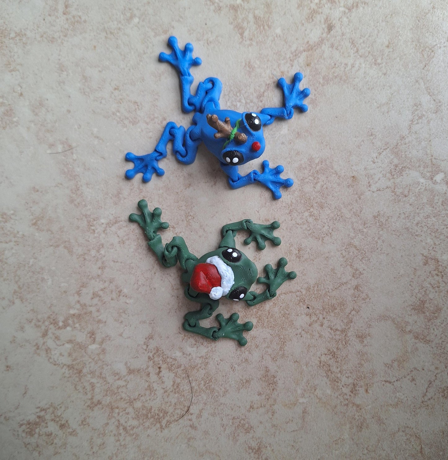 3D articulated blue green festive frogs / 3d printed holiday christmas animals / reindeer santa frog knick knack Fidget figurines