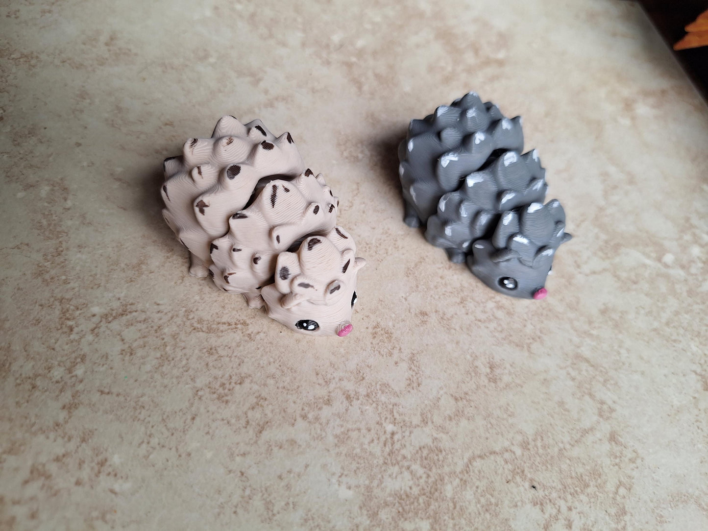 3D articulated flexi hedgehog / 3d printed gray tan hedgehog / 3d printed animals figurine knick knack Fidget porcupine