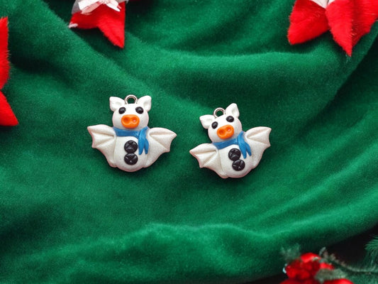 Kawaii clay snowman bat charm / polymer clay holiday charms / clay charm jewelry / christmas bat charm stitch marker progress keeper