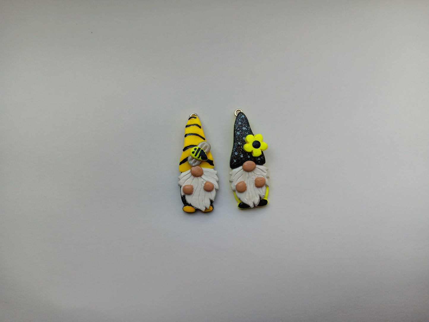 Kawaii summer bee daisy gnome charms / polymer clay floral daisy gnome charms / bumblebee gnome charms / black yellow summer gnome charms