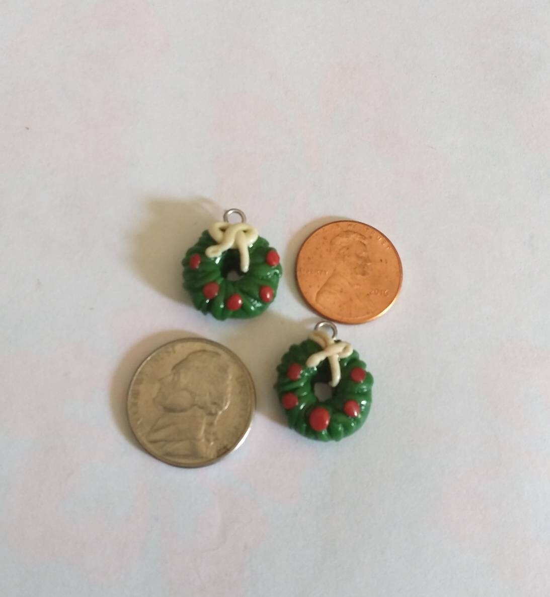 Kawaii Christmas wreath charms / polymer clay wreath charms / kawaii  holiday jewelry / kawaii holiday charms