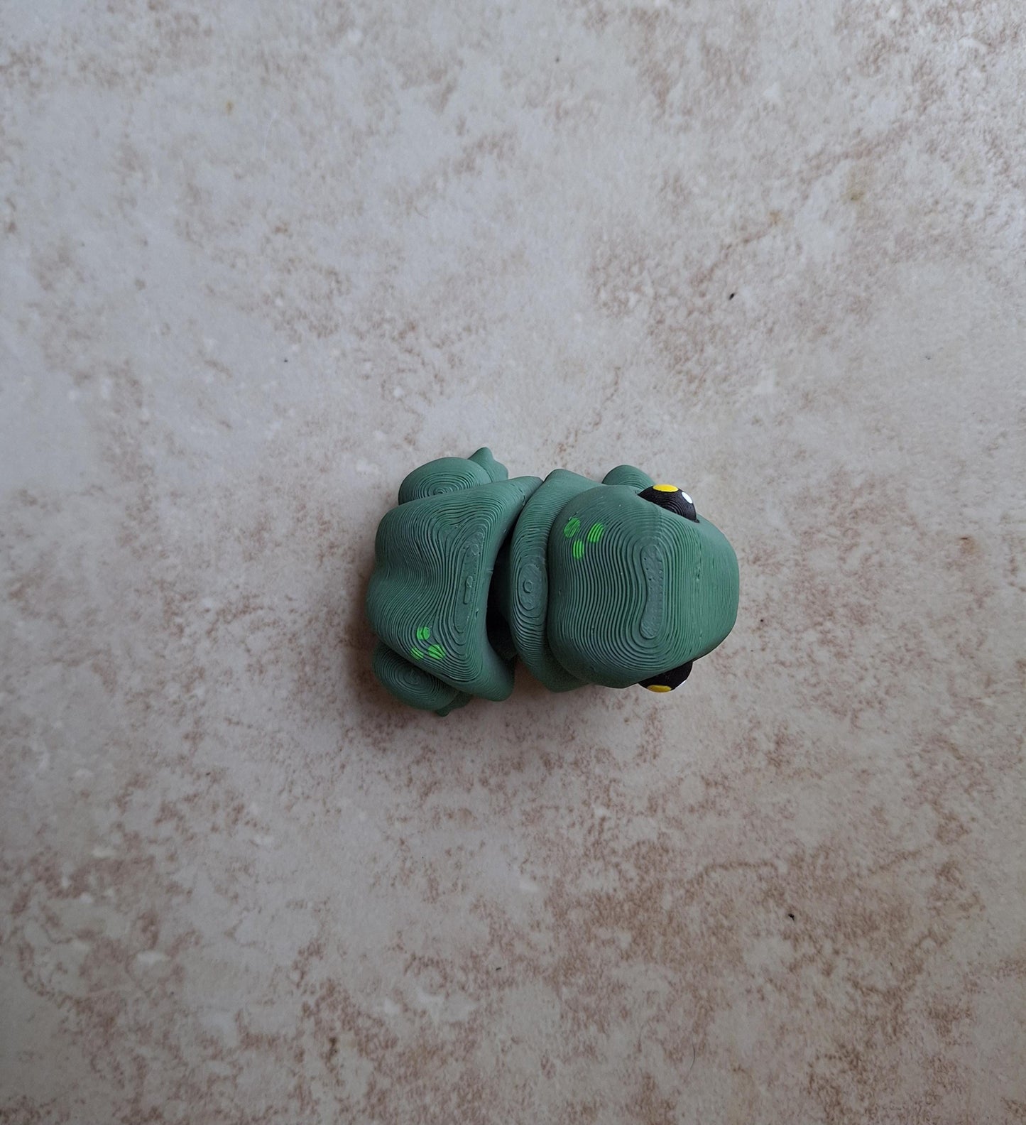 3D articulated frog bug / 3d printed frog with dots froggy froggie / 3d printed animals figurine knick knack Fidget decor