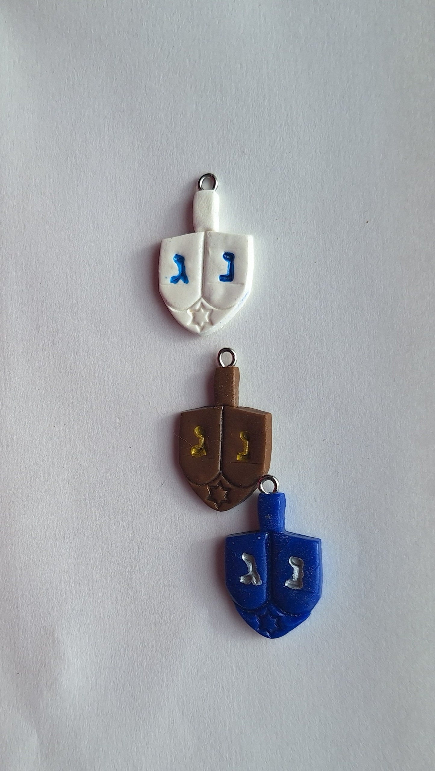 kawaii clay hanukkah dreidel charms / polymer clay star of david charms / jewish jewelry charms dreidel stitch marker