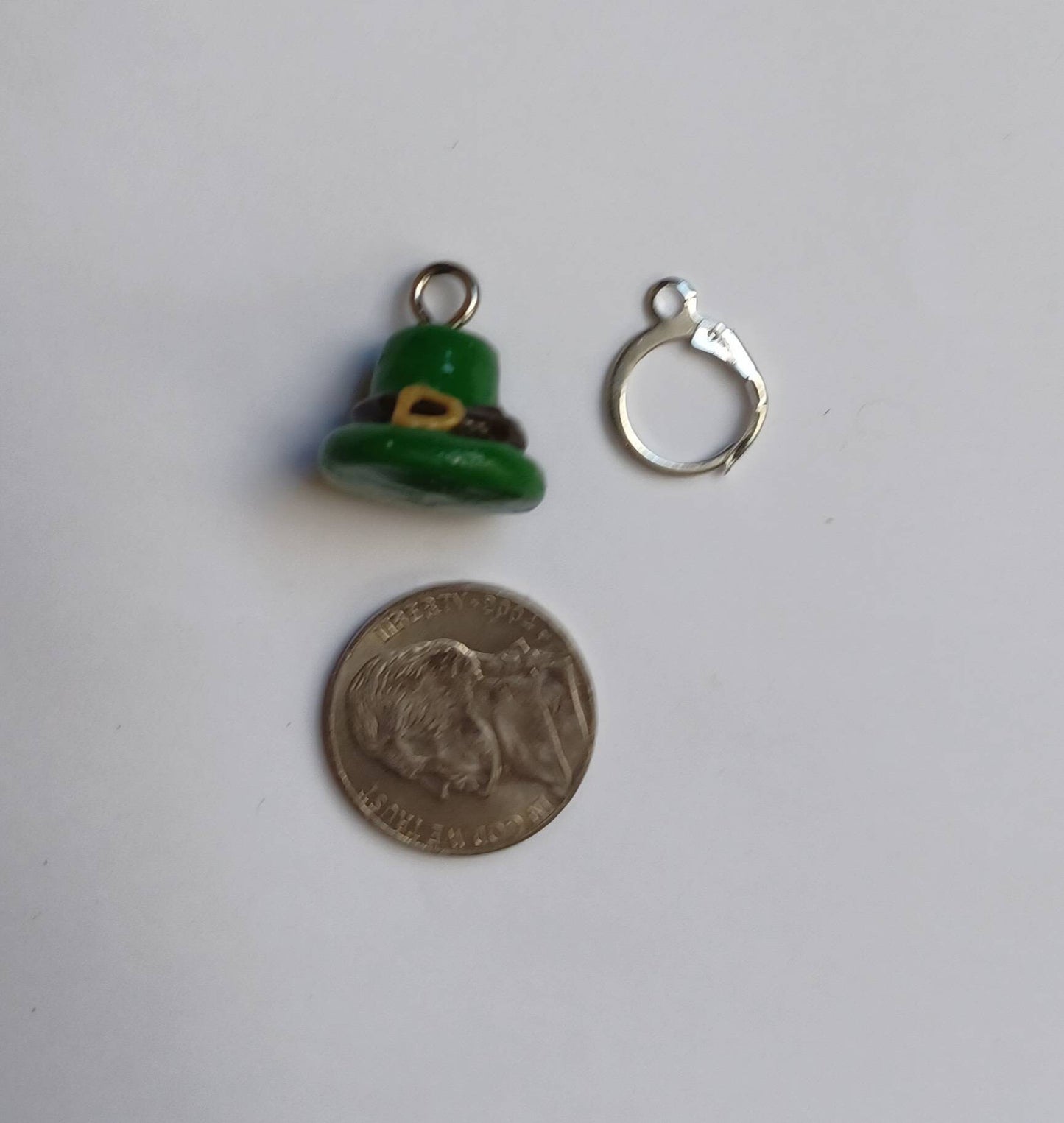 Kawaii leprechaun hat charms / polymer clay st. Patrick's day charms / kawaii lucky charms / kawaii leprechaun jewelry