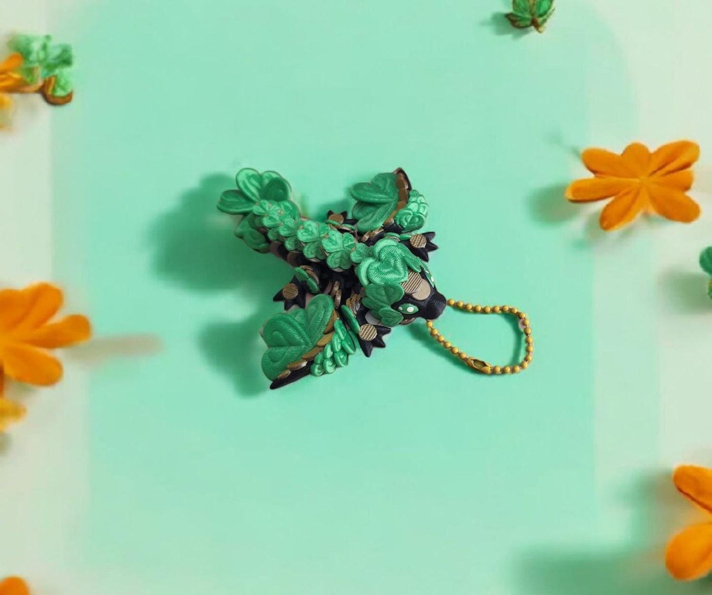 3D articulated lucky clover wyvern dragon keychain / 3d printed animals / green gold wyvern dragon knick knack Fidget figurines key chain