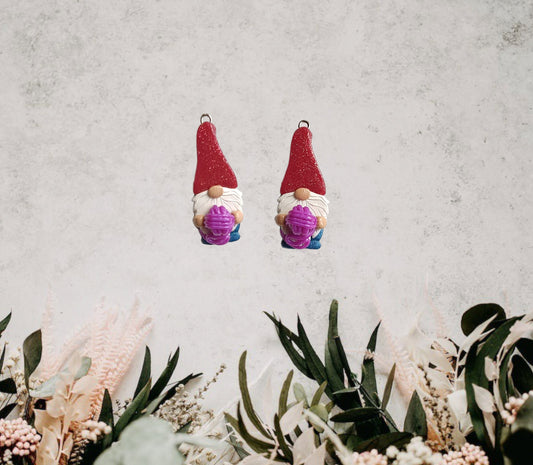 Kawaii yarn gnome charms / polymer clay garden gnome charms / gnome with ball of yarn charms / knitting gnome charms stitch marker