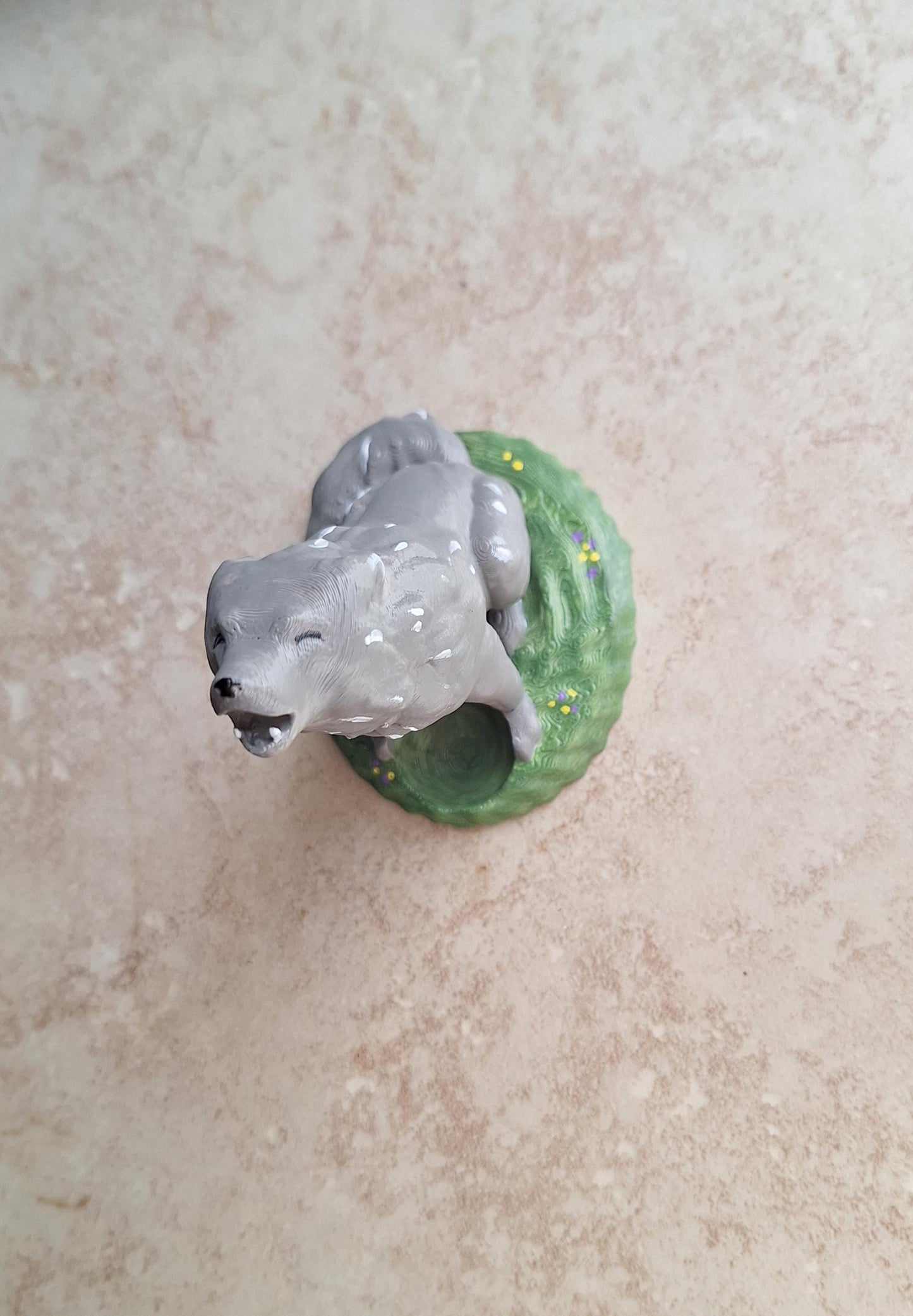 3D printed and painted gray wolf dice guardian / 3d white grey howling wolf dice buddy / 3d printed d20 dice guardian
