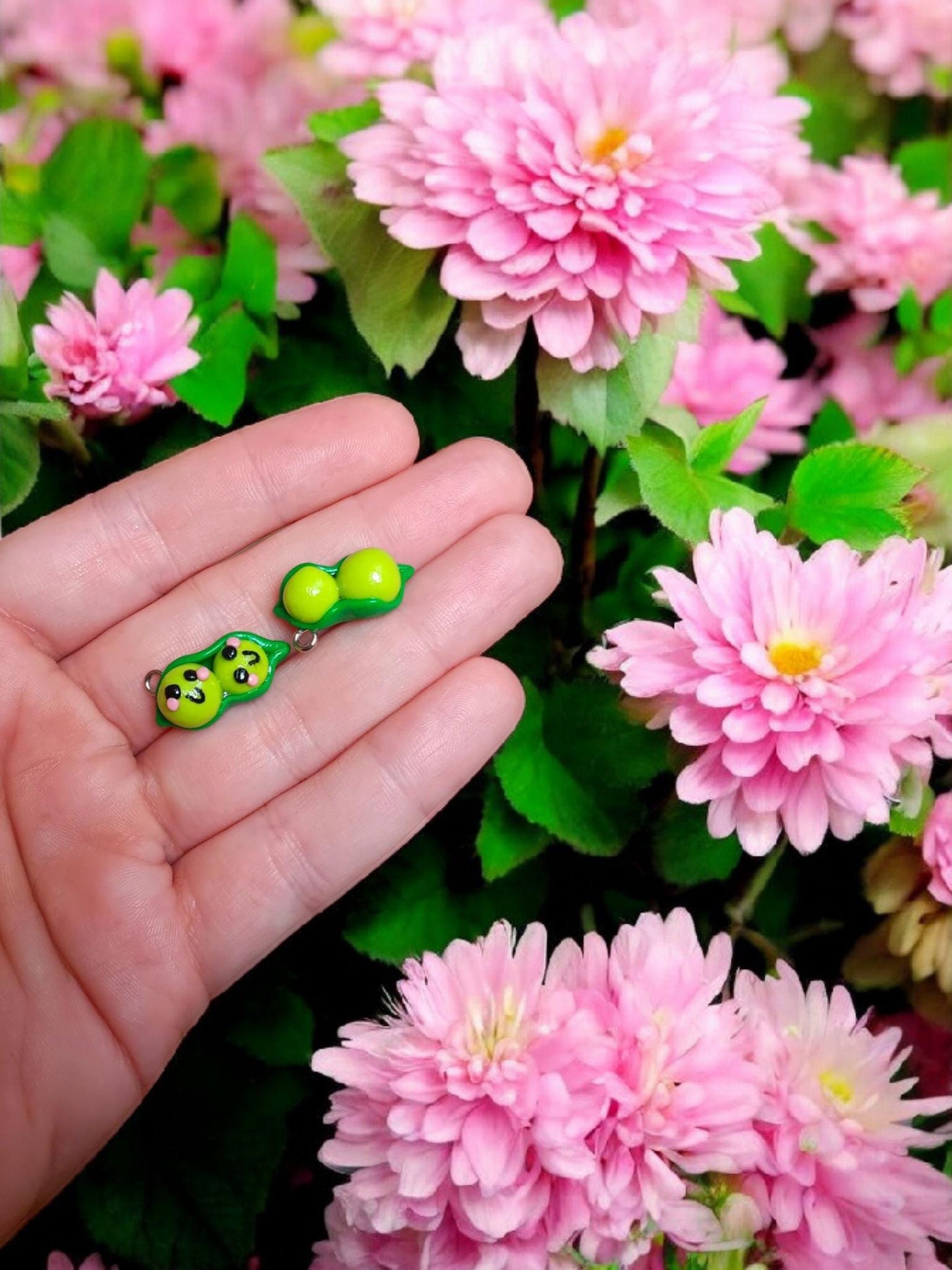 Polymer clay peas in a pod charms / cute kawaii clay pea pod food charms jewelry stitch marker progress keeper notions