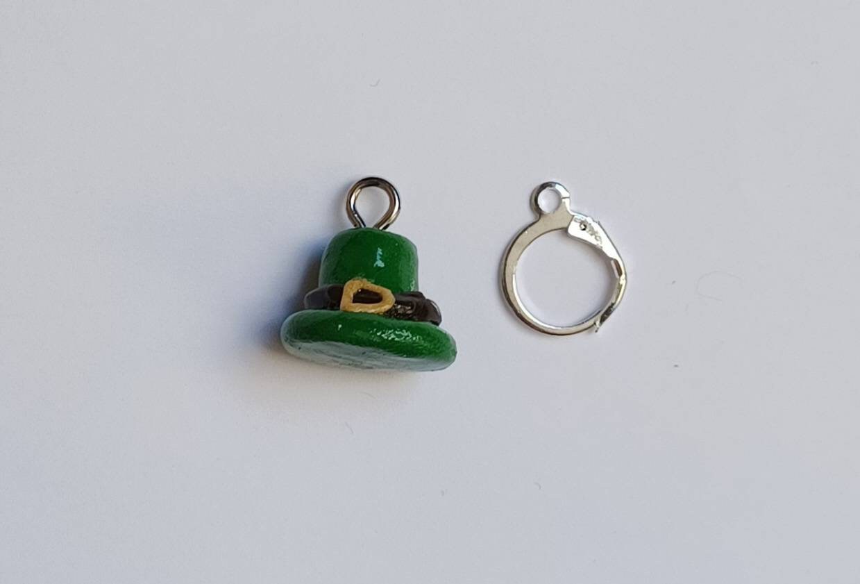 Kawaii leprechaun hat charms / polymer clay st. Patrick's day charms / kawaii lucky charms / kawaii leprechaun jewelry