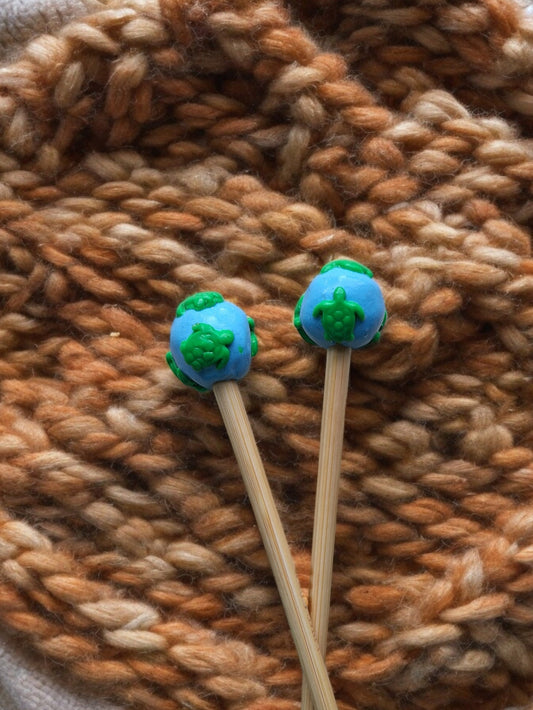 Set of 2 blue green sea turtle knitting needles / polymer clay knitting needles / decorative beach turtle needles knitting accessory crochet