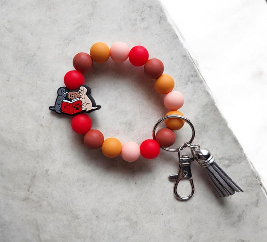 Silicone beaded wristlet keychain dogs with book / labrador puppy silicone beaded wristlet keychain / dog mom bag accessories key chain gift